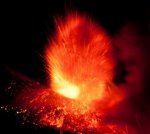 Самый большой европейский вулкан заливает Сицилию лавой