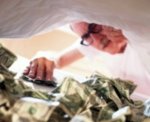 Украинцы хранят под матрасами $60 млрд