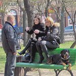 В Германии появились специальные скамейки для подростков