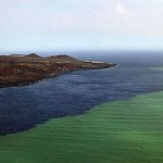 Яхтсмен проплыл над проснувшимся вулканом, не ведая об опасности